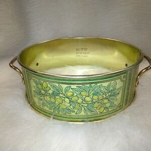 PYREX Vintage cradle for 624 caserol dish.  Tones of greens.